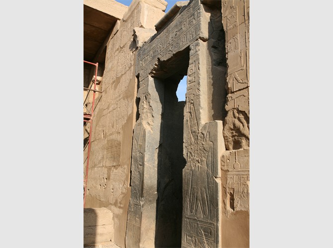 269 Porte facade est  jambage nord et  sud Th3 et Amon_Grande est la puissance d'Amon_(laissée dans le temple de Karnak)